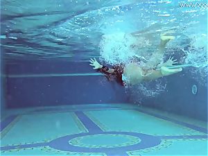 Andreina De Luxe in softcore underwatershow