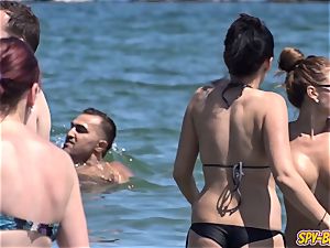big fun bags amateur bra-less kinky teenagers hidden cam Beach vid